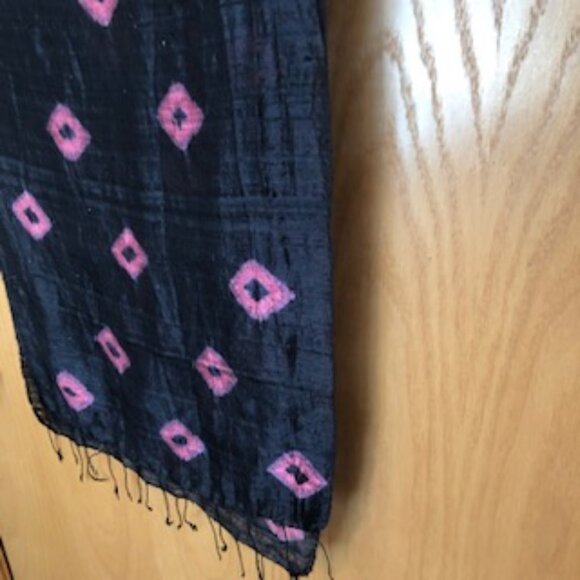 3/$15 Vintage 1990s Unisex Black Scarf Fuchsia Diamonds Fringe Edge Y2K Boho - Picture 3 of 3